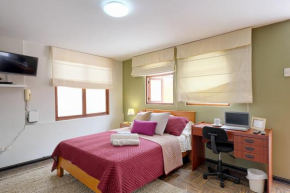 Charming Guesthouse in Walkable Miraflores with Independent Rooftop Studio Apartment or Private Rooms